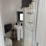 Hillside Hideaway 木屋