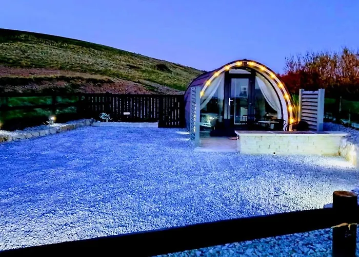 Hillside Hideaway Chalet *